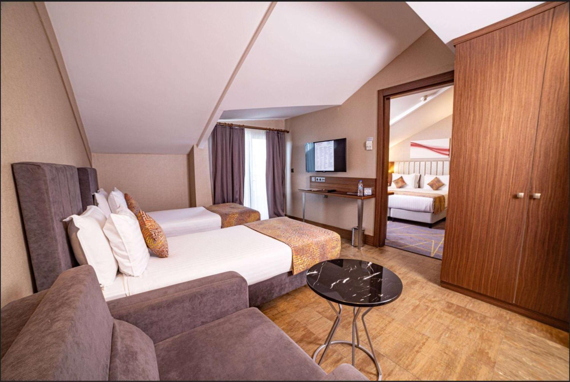 Hotel Ramada By Wyndham Istanbul Alibeykoy Extérieur photo